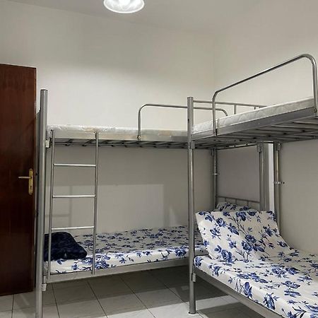 Brand New Boys Hostel 5 Min Walk From Burjuman Metro Station Exit-4 With All Brand New Furnishings & Free Facilities 迪拜 外观 照片