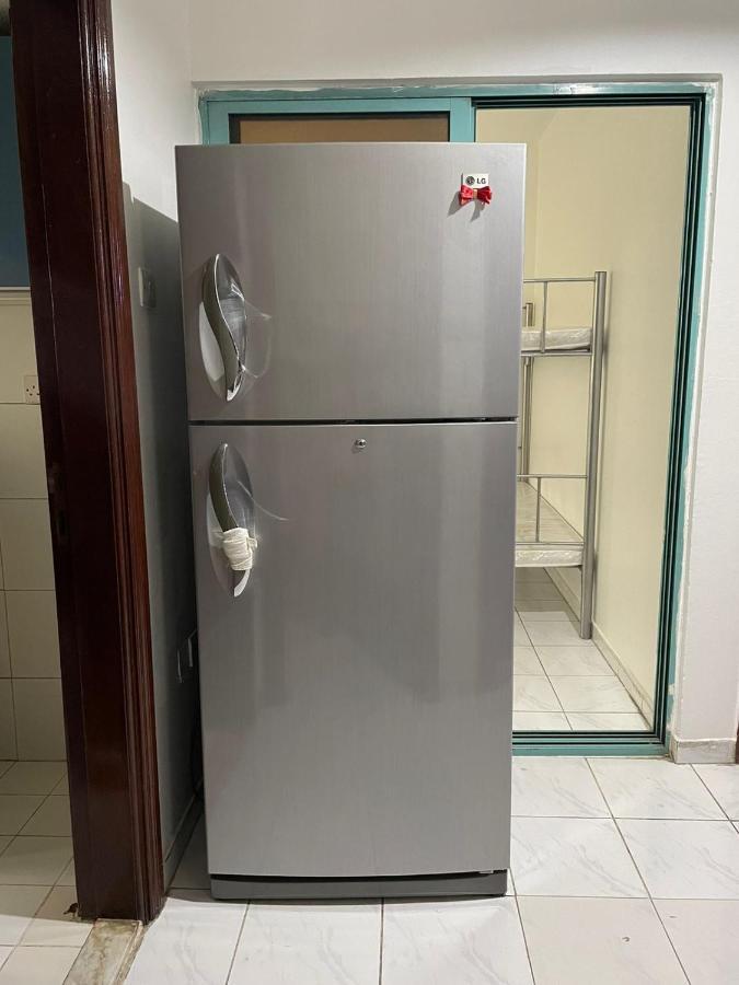 Brand New Boys Hostel 5 Min Walk From Burjuman Metro Station Exit-4 With All Brand New Furnishings & Free Facilities 迪拜 外观 照片