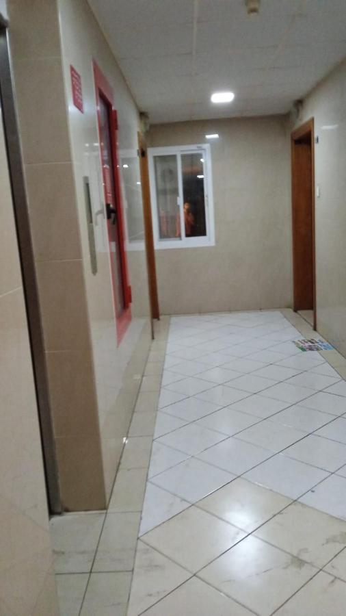 Brand New Boys Hostel 5 Min Walk From Burjuman Metro Station Exit-4 With All Brand New Furnishings & Free Facilities 迪拜 外观 照片