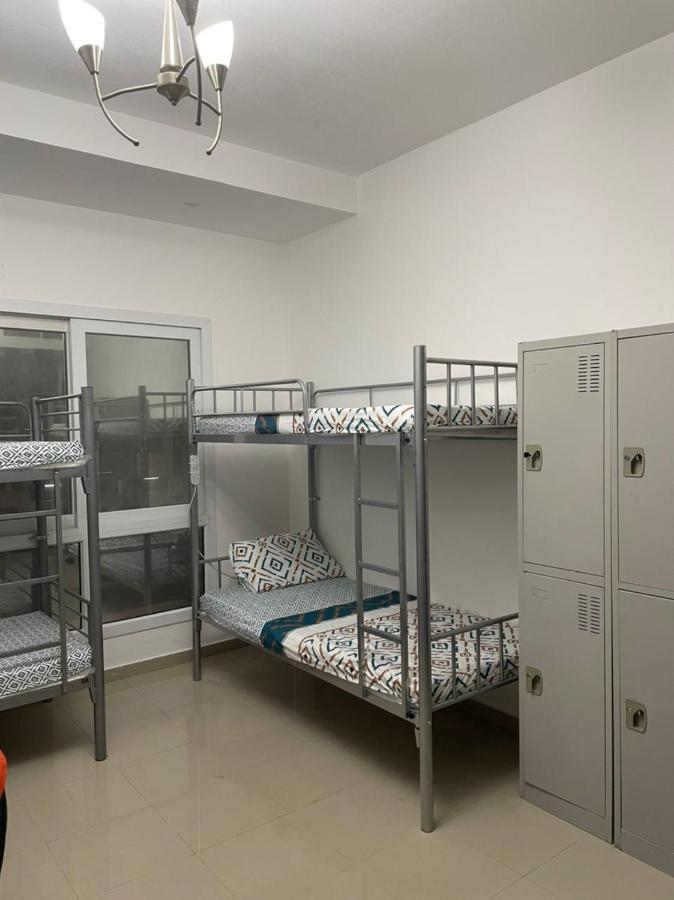 Brand New Boys Hostel 5 Min Walk From Burjuman Metro Station Exit-4 With All Brand New Furnishings & Free Facilities 迪拜 外观 照片