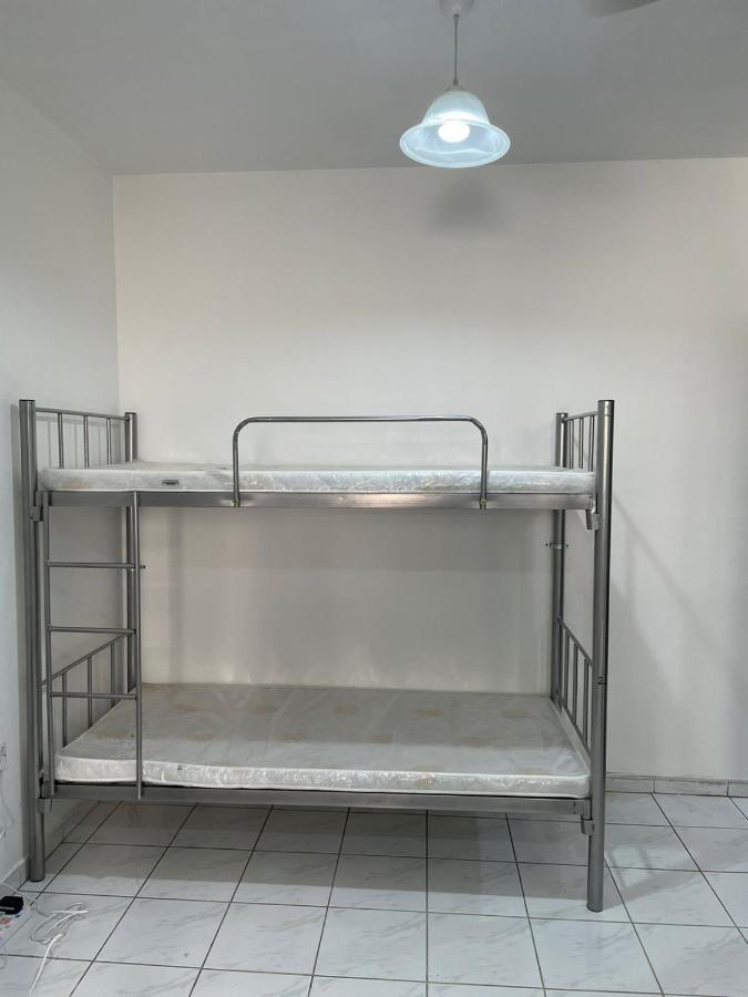 Brand New Boys Hostel 5 Min Walk From Burjuman Metro Station Exit-4 With All Brand New Furnishings & Free Facilities 迪拜 外观 照片